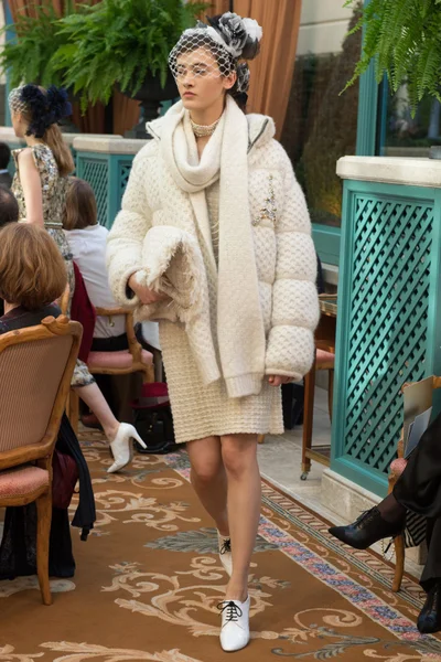 Look 12